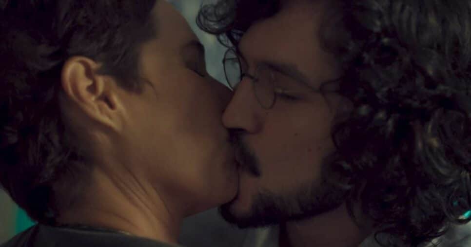 Rebeca (Andréa Beltrão) e Felipe (Gabriel Leone) em Um Lugar ao Sol (Reprodução/Globo)