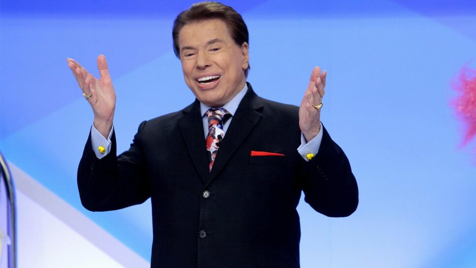 Ao retornar ao SBT, Silvio Santos dispensa Patricia e reassume comando do programa