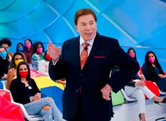 Ao retornar ao SBT, Silvio Santos dispensa Patricia e reassume comando do programa
