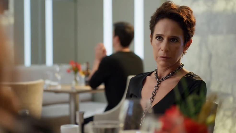 Um Lugar ao Sol: Túlio passa dos limites e propõe ménage a Rebeca (Reprodução/Globo)