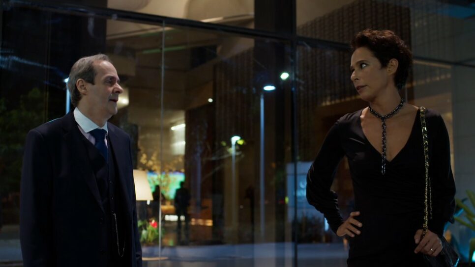 Um Lugar ao Sol: Túlio passa dos limites e propõe ménage a Rebeca (Reprodução/Globo)