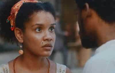 Zayla se declara para Guebo na trama da Globo (Foto: Reprodução)