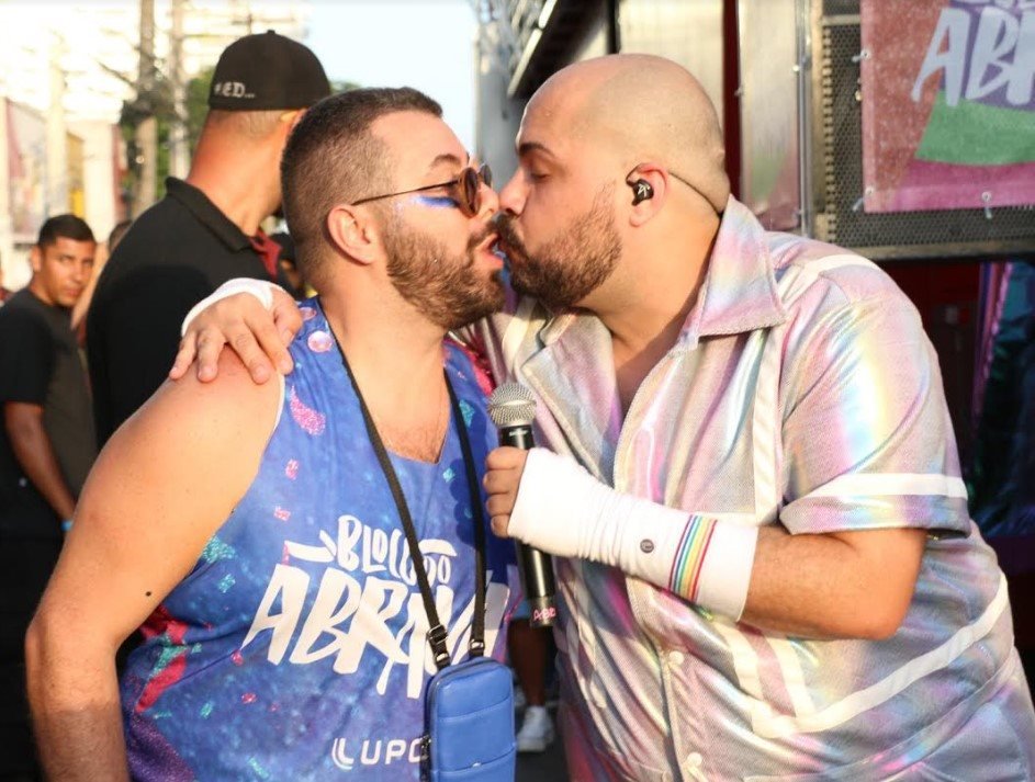 Tiago Abravanel e Fernando Poli tem relacionamento aberto (Foto: Reprodução)