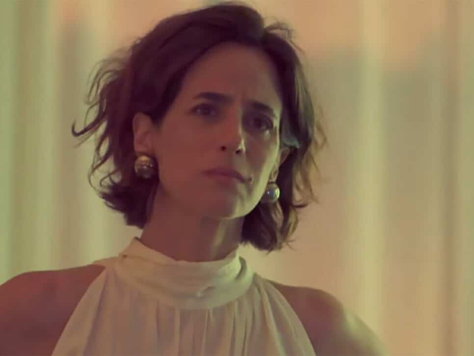 Ilana (Mariana Lima) em Um Lugar ao Sol (Reprodução/Globo)