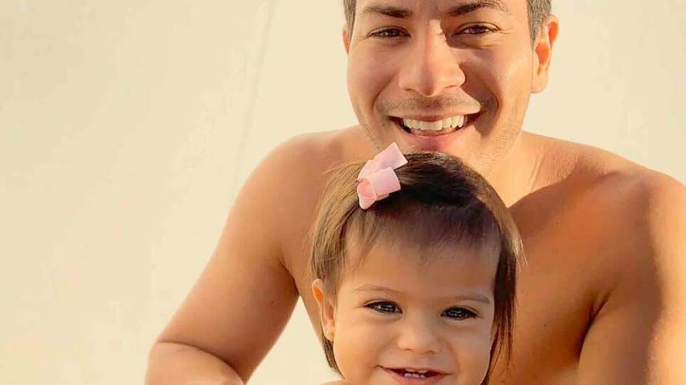 BBB 22: Filha de Arthur Aguiar é internada na UTI (Foto: Reprodução)