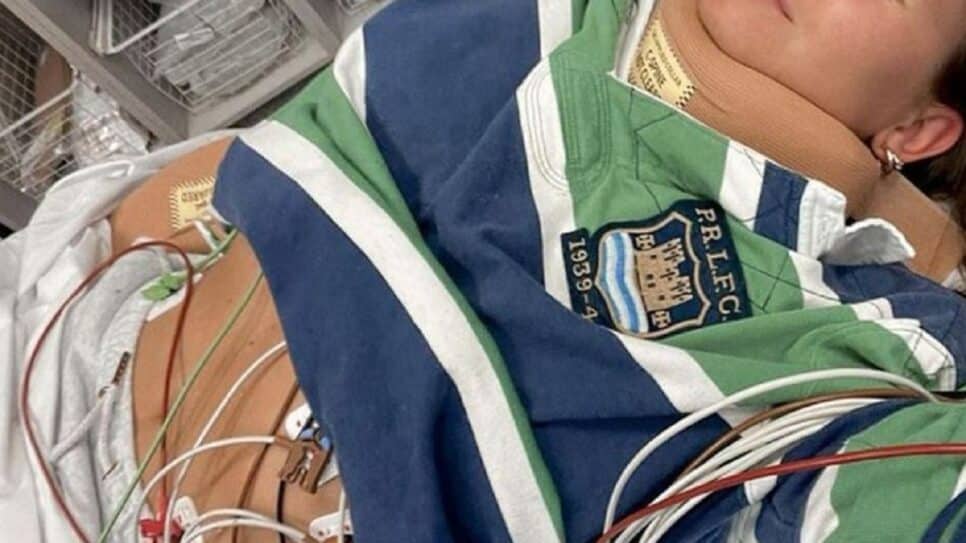 Atriz quebrou o pescoço (Foto: Reprodução)