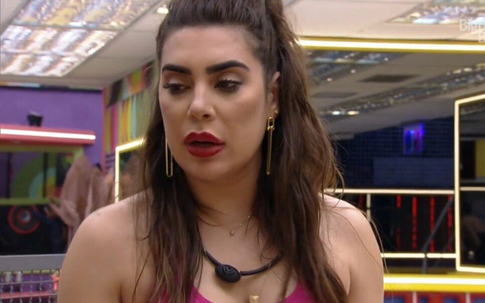 BBB 22: Naiara Azevedo tem crise de choro com Tiago Abravanel: 'Tenho que me blindar'