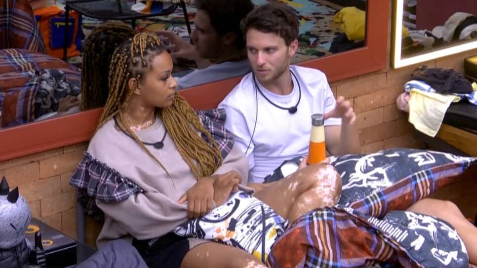 BBB 22: Natália se irrita e detona Bárbara para Lucas (Foto: Reprodução)