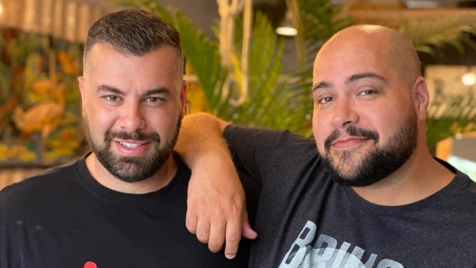 Tiago Abravanel e Fernando Poli tem relacionamento aberto (Foto: Reprodução)