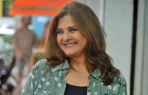 Elizangela já está em casa após internação (Foto: Reprodução)