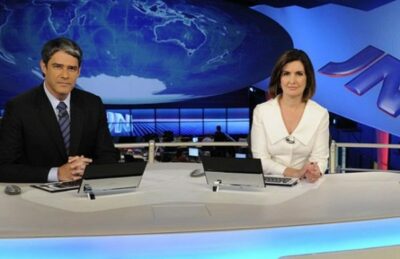 William Bonner e Fátima Bernardes no Jornal Nacional anos atrás (Foto: Reprodução)