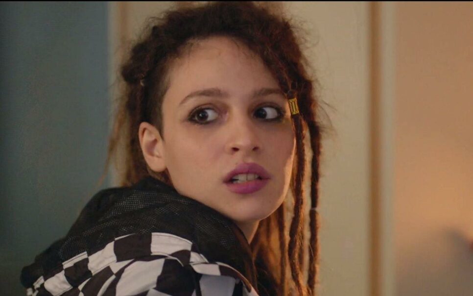 Joy morre após acidente feio na trama da Globo (Foto: Reprodução)