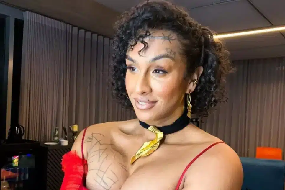 Primeira travesti do BBB 22, Linn tem medo de mostrar muito no banho: 'Insegura'