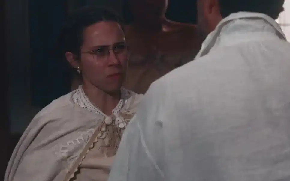 Dolores e Nélio encontraram Mercedes após desespero na trama da Globo (Foto: Reprodução)