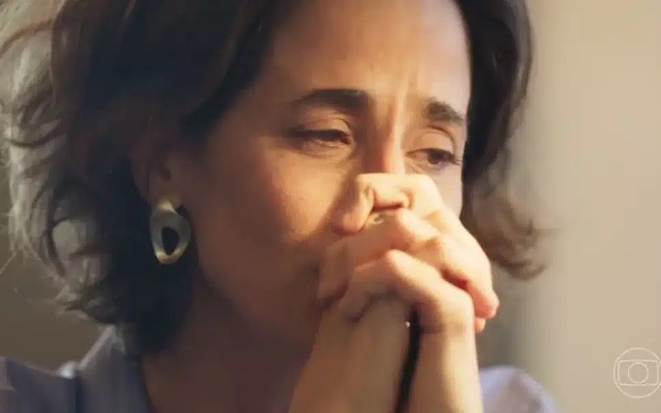 Ilana lamenta a morte da filha (Foto: Reprodução)