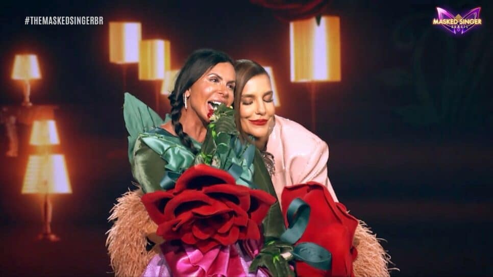 Gretchen e Ivete Sangalo durante estreia da segunda temporada de The Masked Singer Brasil (Foto: Reprodução/Globo)