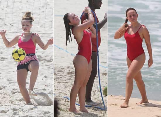 Larissa Manoela esbanja sensualidade na praia com direito a banho de mangueira (Foto: Reprodução)