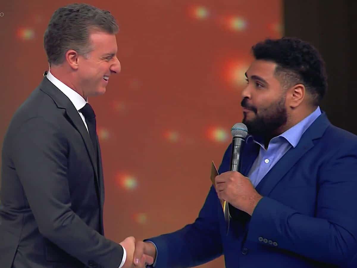 Luciano Huck e Paulo Vieira no Melhores do Ano (Reprodução/TV Globo)