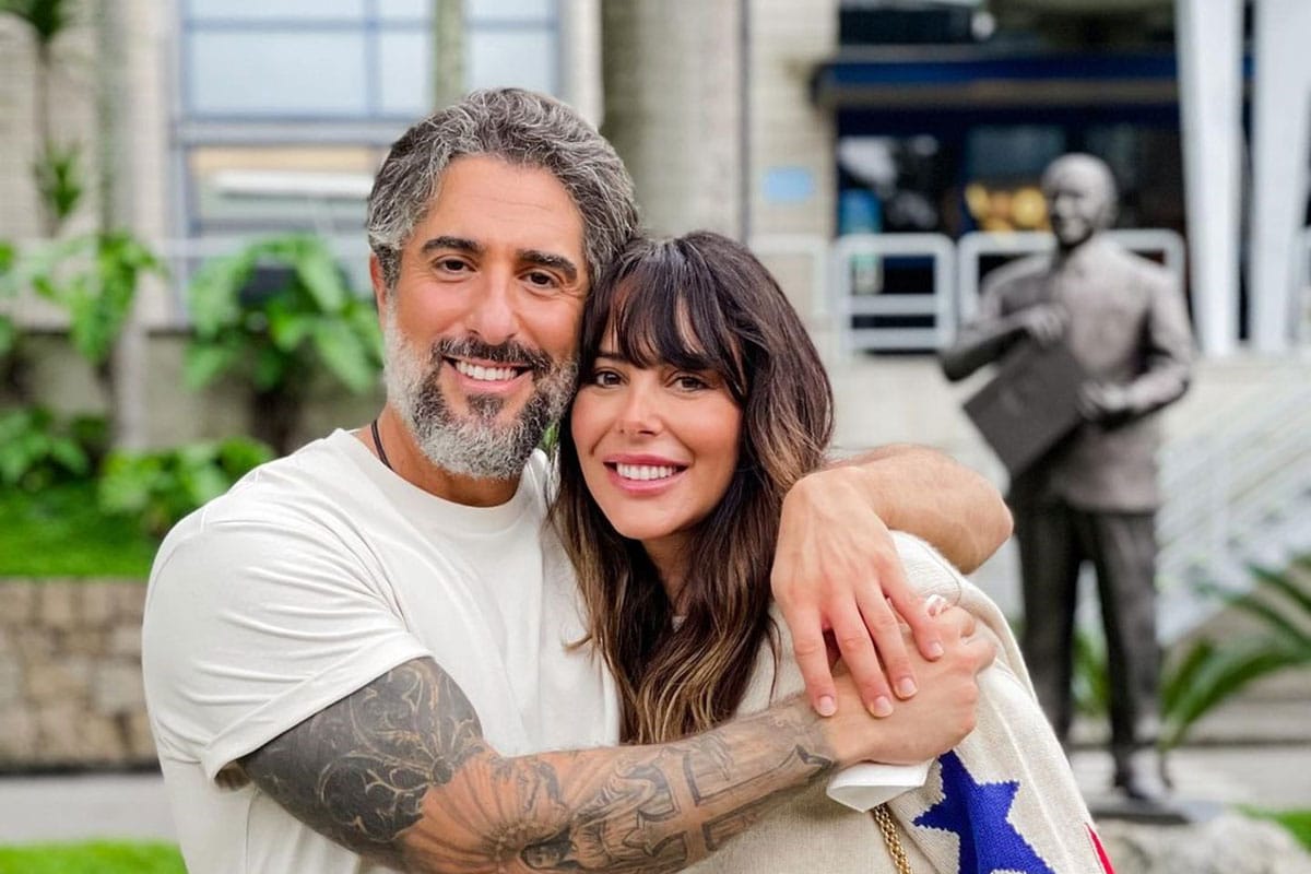 O famoso apresentador do Caldeirão ao lado de sua esposa Suzana (Foto: Reprodução)