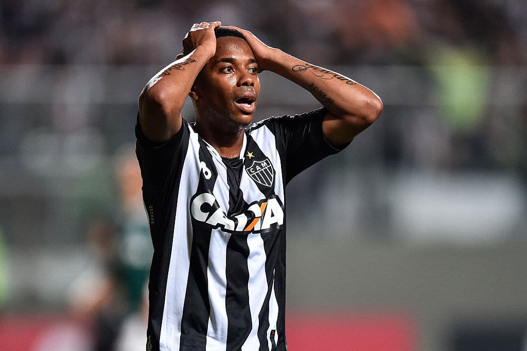 O famoso ex-jogador de futebol foi condenado a nove anos de prisão por estupro coletivo na Itália (Photo by Pedro Vilela/Getty Images)