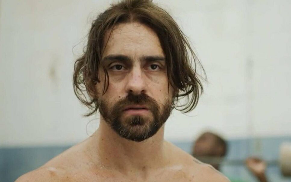 Quanto Mais Vida, Melhor: Roni sai da prisão e inferniza a vida de Tina (Foto: Reprodução)