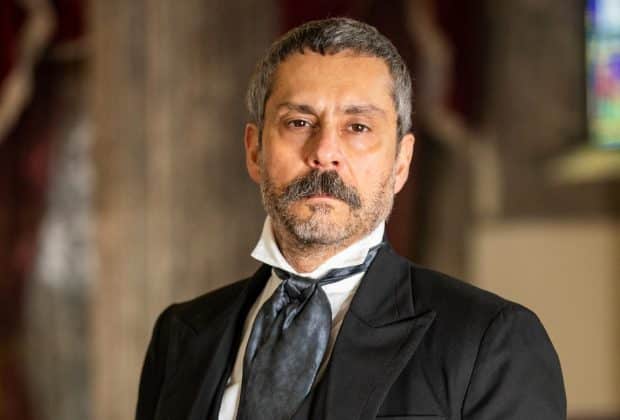 Alexandre Nero em Nos Tempos do Imperador como Tonico (Foto: Reprodução)