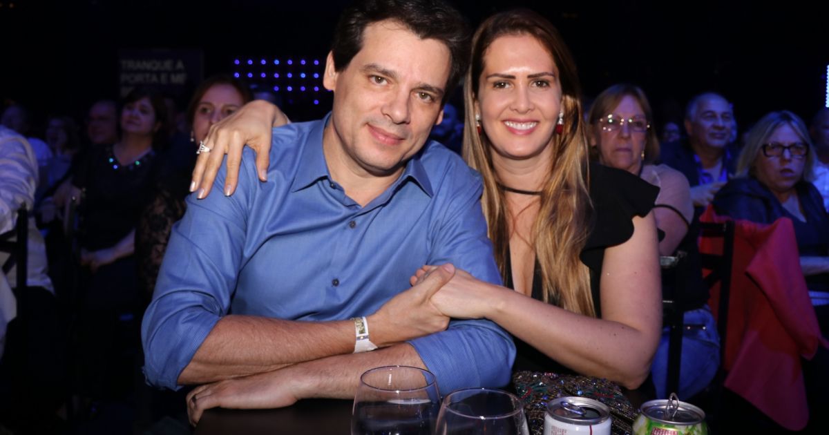 O famoso apresentador do SBT e amigo de Silvio Santos ao lado de sua esposa, Suzana Marchi (Foto: Reprodução)