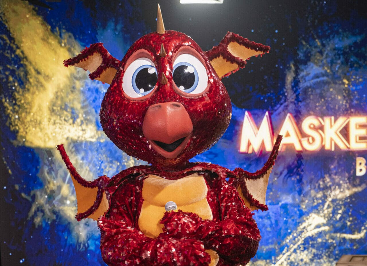 Heloísa Périssé fantasiada de Coxinha no palco do The Masked Singer Brasil (Divulgação)