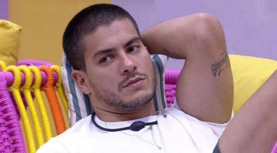 Jade Picon e Laís falam sobre comportamento de Arthur Aguiar no reality da Globo (Foto: Reprodução/Globo)
