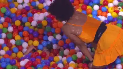 Imagem do post BBB22: Bárbara dorme na piscina e Natália vai socorrer a loira