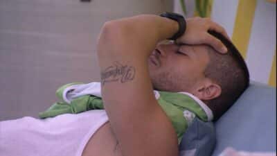 Imagem do post Bomba! Arthur Aguiar surta no BBB22, sem saber ser favorito, e exige saída do programa: “Desistência”