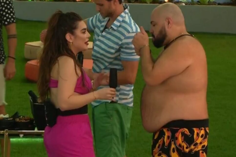 BBB 22: Com incentivo de Tiago Abravanel, Naiara Azevedo bola plano contra Jade Picon (Foto: Reprodução)
