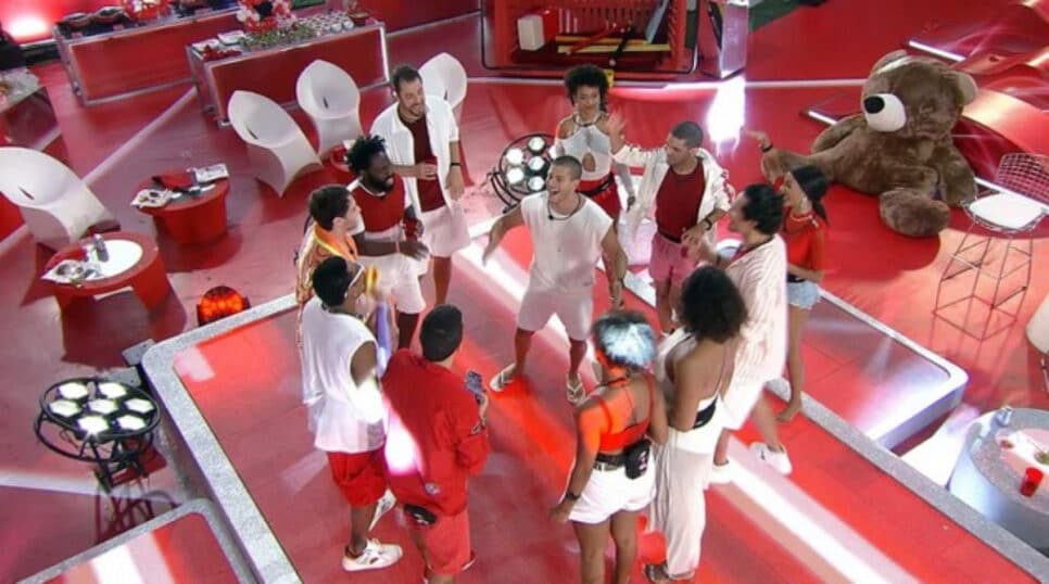 Momento em que Arthur escuta a sua música no BBB22 (Foto: Reprodução / Globoplay)