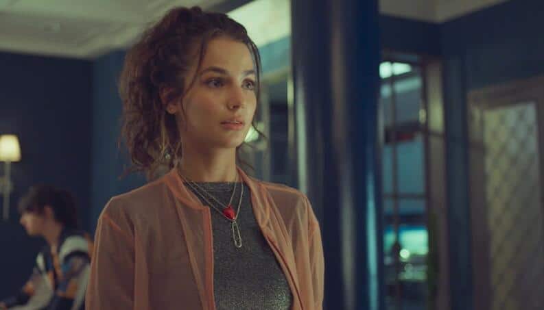 Um Lugar ao Sol: Rebeca fica com peso na consciência por traição da filha e implora perdão (Foto: Reprodução)