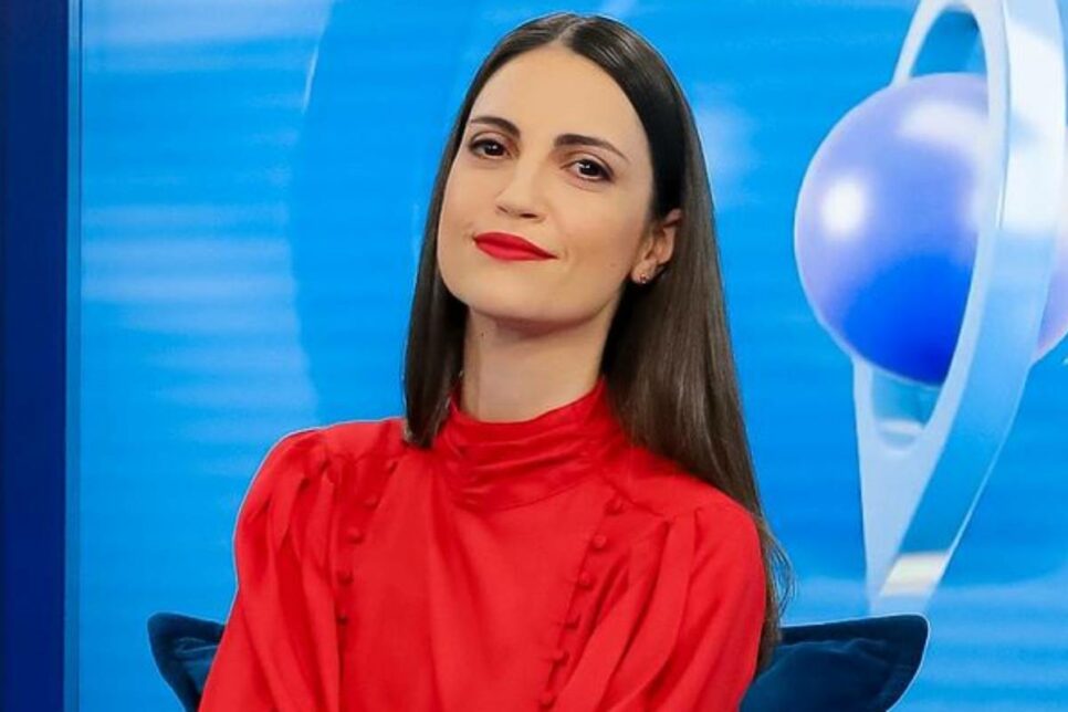 Chris Flores para tudo e entrega comunicado do SBT sobre Eliana (Foto Reprodução)