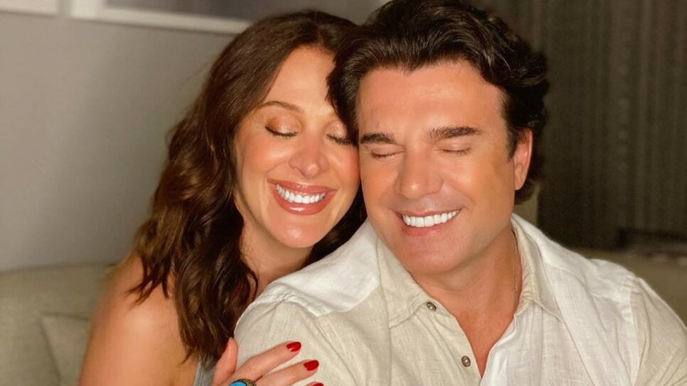 A famosa atriz da Globo, Claudia Raia ao lado de seu marido, Jarbas (Foto: Reprodução)