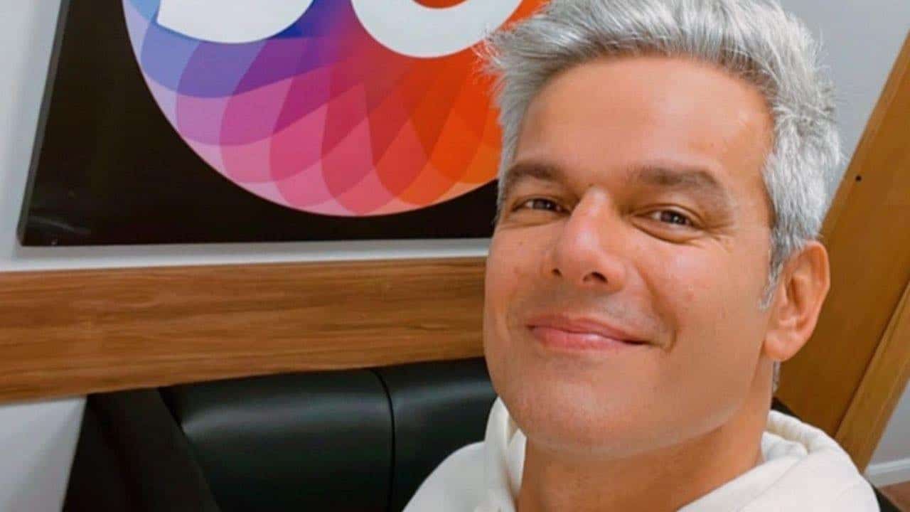 Em primeiro dia no SBT, Otaviano Costa confunde Christina Rocha com Eliana