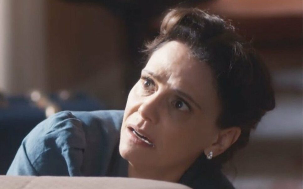 Além da Ilusão: Violeta é agredida por Matias e interna juiz em sanatório (Reprodução/Globo)