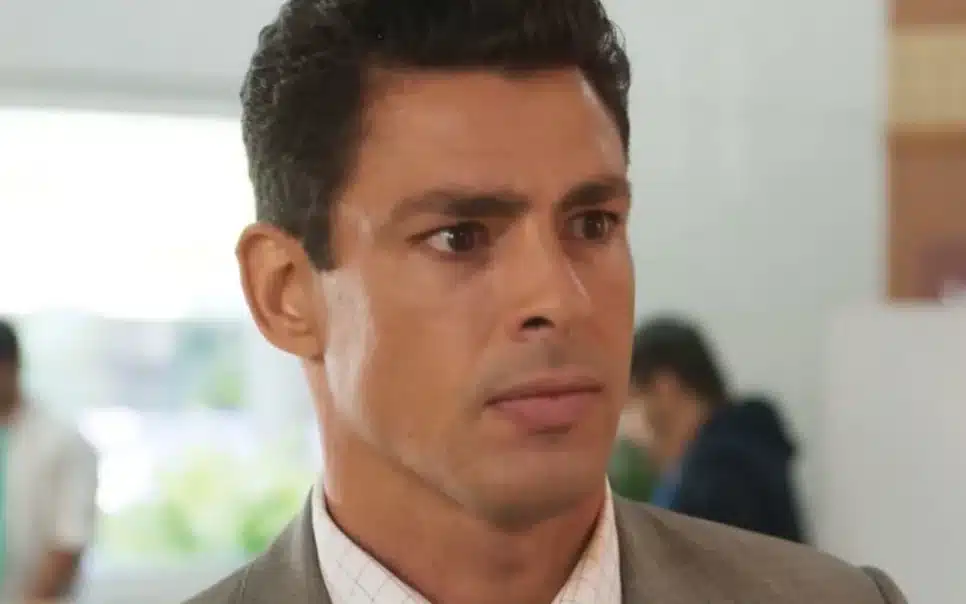 Um Lugar ao Sol: Após transar com Stephany, Christian é ameaçado por Roney (Reprodução/Globo)