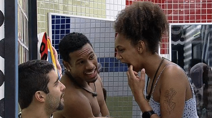 Jessi quebra o dente no BBB22 (Foto: Reprodução - TV Globo)
