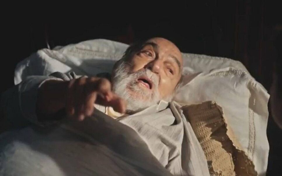 Além da Ilusão: À beira da morte, Afonso faz grave confissão a Heloísa (Reprodução/Globo)