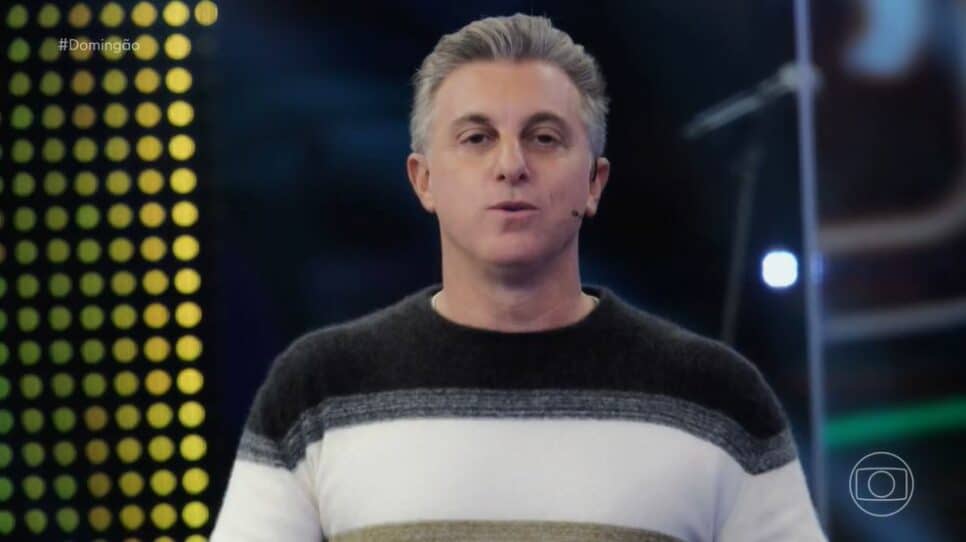 Luciano Huck entregou atriz da Globo vivendo como motorista (Foto: Reprodução)