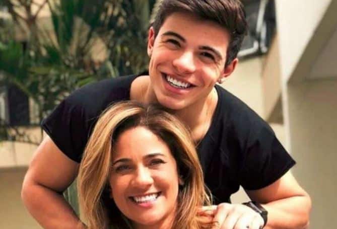 Thomaz Costa e a mãe, Luciana Costa (Foto: Reprodução)