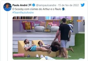 Internautas fazem memes com a troca de carinhos entre PA e Arthur (Foto: Reprodução / Twitter)