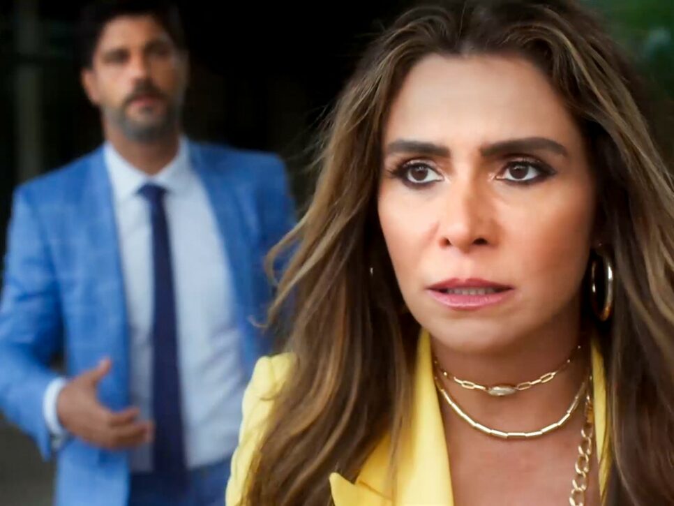 Quanto Mais Vida, Melhor!: Paula treme ao encontrar pesadelo do passado (Foto: Reprodução)