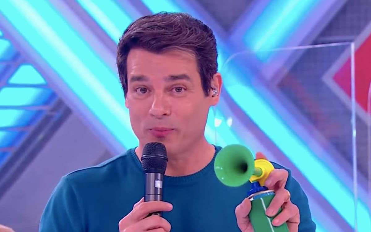 O famoso apresentador do SBT, Celso Portiolli fez a alegria de Silvio Santos ao alavancar as audiências com Domingo Legal (Foto: Reprodução / Internet)