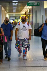 Tiago Abravanel embarca no aeroporto Santos Dumont no Rio de Janeiro após desistir do BBB22 (Foto: Victor Chapetta / Agnews)