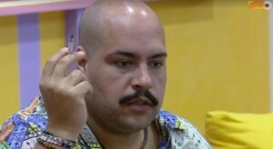 Arthur alerta Tiago sobre possíveis votos contra ele no paredão (Foto: Reprodução / Globoplay)