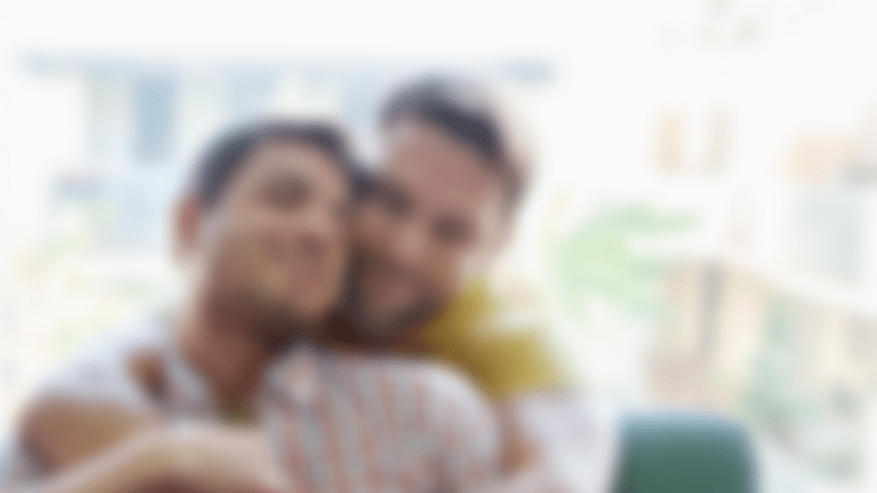 Ator famoso tem romance gay com autor (Imagem meramente ilustrativa)