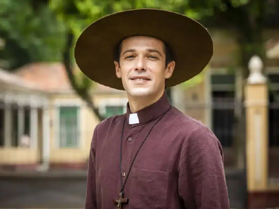 Padre Tenório (Jayme Matarazzo) em Além da Ilusão (Divulgação/TV Globo)